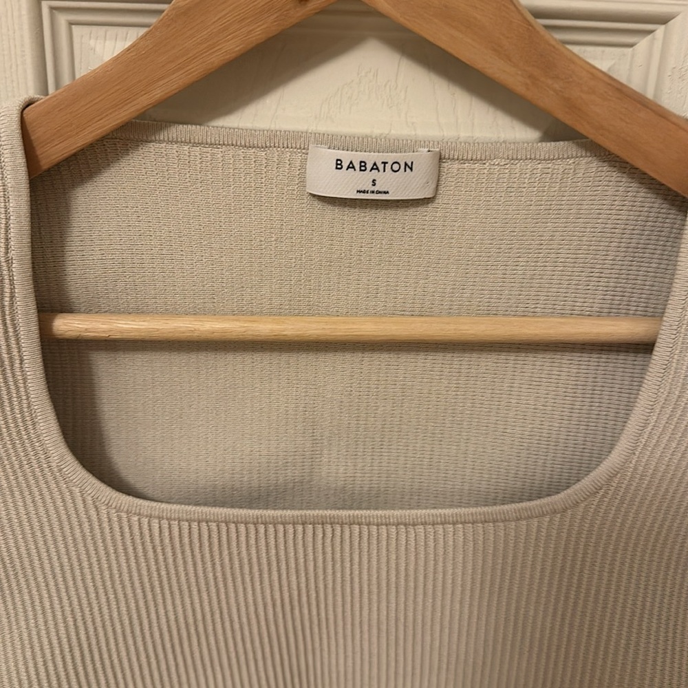 Aritzia Babaton sculpt knit square neck crop top size small - Picture 5 of 7